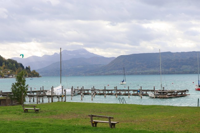 Sch�rfling am Attersee: Einsatzkr�fte zur Rettung eines Kitesurfers aus dem Attersee alarmiert