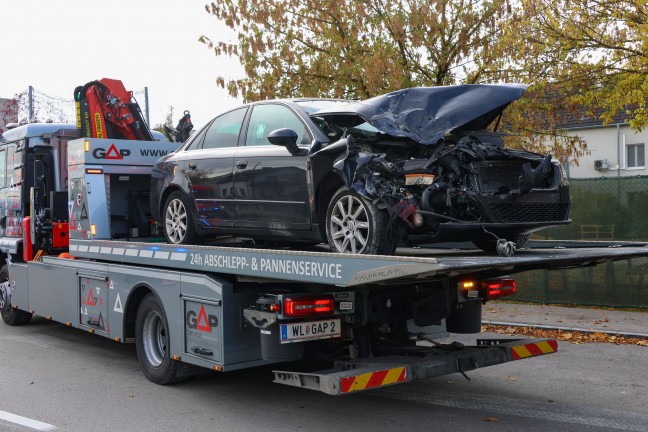 Schwerer Crash: Auto ins Heck eines Linienbusses in Wels-Vogelweide gekracht