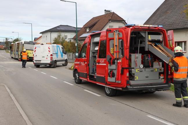 Schwerer Crash: Auto ins Heck eines Linienbusses in Wels-Vogelweide gekracht