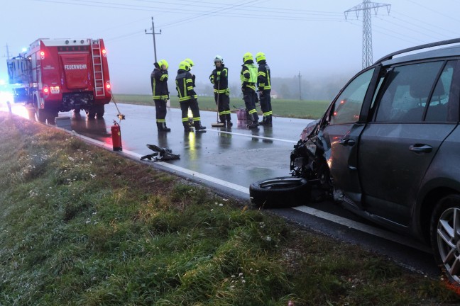 Personenrettung nach schwerem Crash zwischen zwei PKW in Taiskirchen im Innkreis