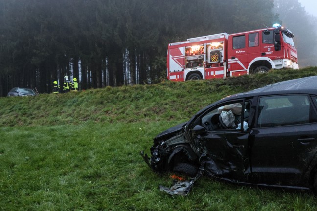 Personenrettung nach schwerem Crash zwischen zwei PKW in Taiskirchen im Innkreis