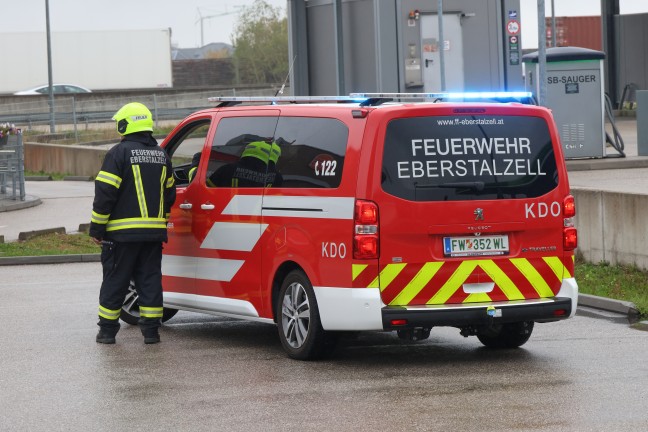 Einsatzkr�fte bei Brand in einem Schnellrestaurant in Eberstalzell im Einsatz