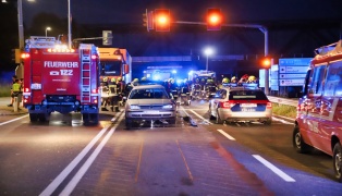 Lenker bei Verkehrsunfall in Mauthausen in PKW eingeklemmt