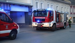 Brandeinsatz in einem Mehrparteiengebäude in Lambach