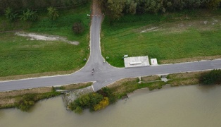 Personenrettung nach Absturz eines Dreiradtandems im Bereich der Donau in Alkoven