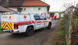 Personenrettung nach schwerem Sturz im Weinkeller eines Hauses in Wartberg an der Krems