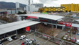 Bankomatsprengung in einem Einkaufszentrum in Linz-Industriegebiet-Hafen