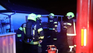 Feuerwehr nach Brand in einem Wohnhaus in Pichl bei Wels im Einsatz