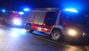 Kreuzungskollision zwischen zwei Fahrzeugen in Pichl bei Wels fordert eine verletzte Person