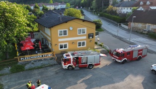 Sechs Feuerwehren bei Brand bei einem Gasthaus in Steyregg im Einsatz