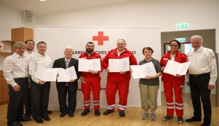 Ehrungen bei Bezirksstellenversammlung des Roten Kreuzes in Wels für langjährige Verdienste