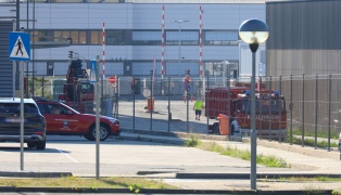 Kurzzeitiger Großeinsatz bei Brand am Dach eines Werksgeländes in Steyr
