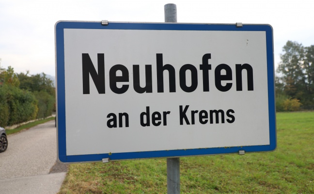 Einsatzkräfte zu Personenrettung nach Neuhofen an der Krems alarmiert