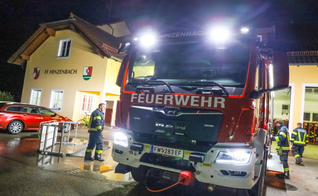 Personenrettung: Mann bei Erntearbeiten in Hinzenbach mit Fuß in Vollernter eingeklemmt