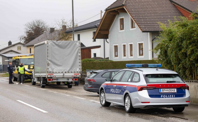 35 Personen: Polizeieinsatz nach Schlepperaufgriff in Braunau am Inn