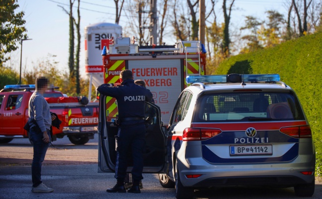 Höhenretter der Feuerwehr bei Personenrettung in einer Garage in Kirchberg-Thening im Einsatz