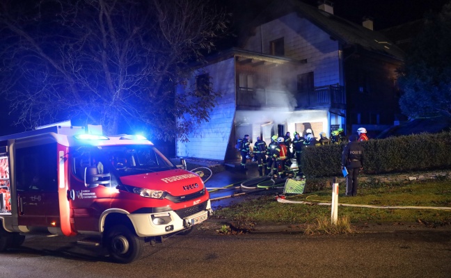 Vollbrand einer Garconniere in einem Wohnhaus in Molln sorgt für Einsatz von vier Feuerwehren