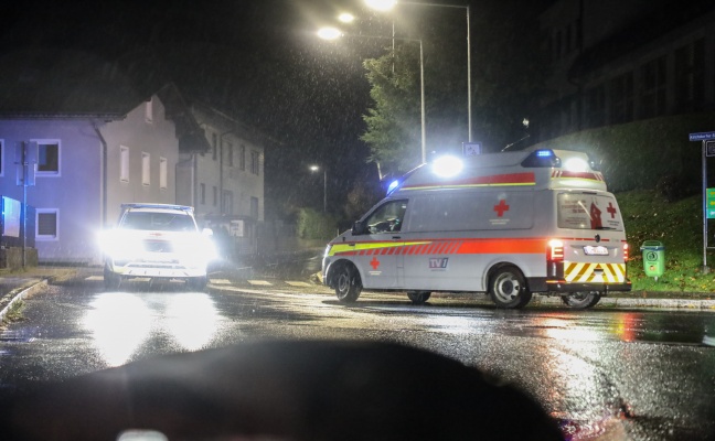 Kochgut angebrannt: Schwerverletzter nach Sprung vom Balkon eines Wohnhauses in Pettenbach