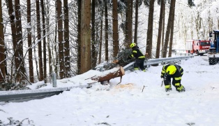 Einsatzsituation nach starken Schneefällen in Oberösterreich hat sich am Sonntag beruhigt