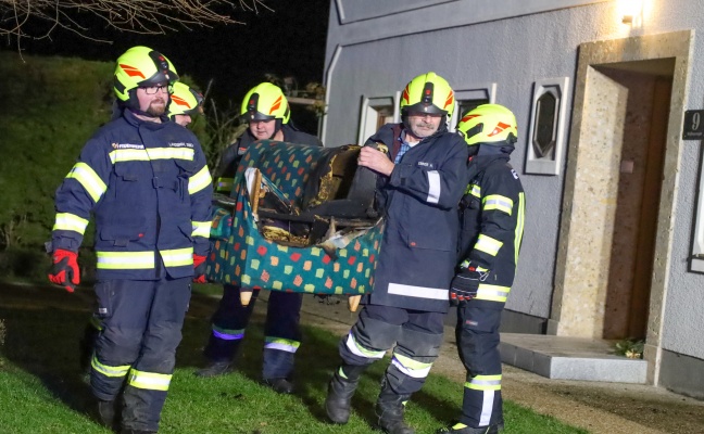 Schlimmeres verhindert: Zimmerbrand auf einem Bauernhof in Aurach am Hongar rechtzeitig entdeckt