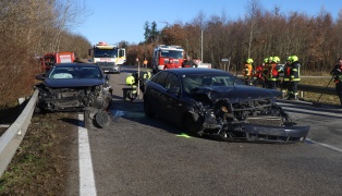 Drei teils Schwerverletzte bei schwerem Verkehrsunfall in Steyr-Gründberg