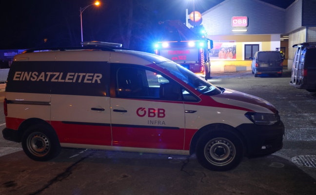 Stromausfall: Einsatz der Feuerwehr am Bahnhof in Traun nach technischer Störung