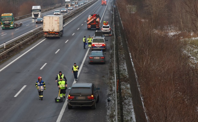 Sachschaden: Crash mit mehreren Fahrzeugen auf Welser Autobahn bei Weißkirchen an der Traun
