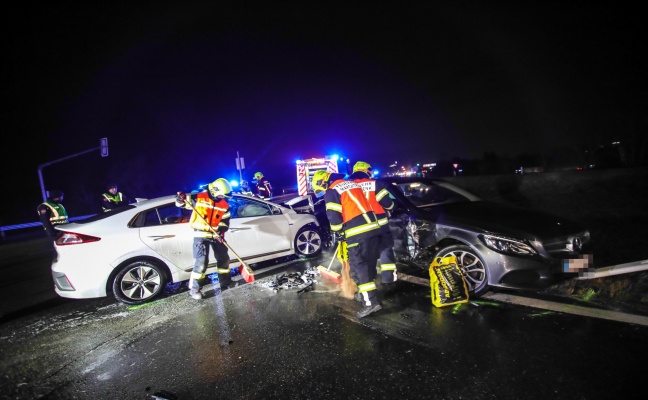Verkehrsunfall bei Kreuzung der Wiener Straße zur Autobahnauffahrt in Marchtrenk