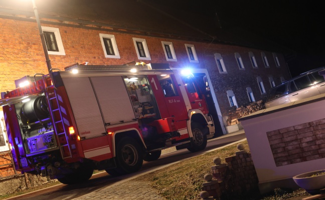 Brand im Zählerkasten eines Gebäudes in Pucking führte zu Einsatz von drei Feuerwehren