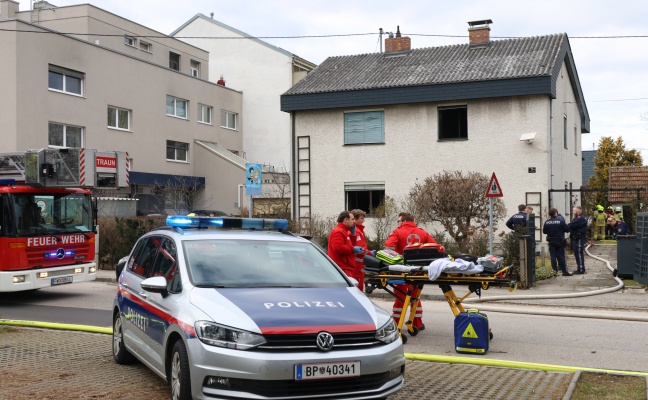 Brand in einem Wohnhaus in Traun sorgte für Einsatz zweier Feuerwehren
