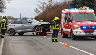 Autolenkerin bei Verkehrsunfall auf Eferdinger Straße in Fraham von Straße abgekommen