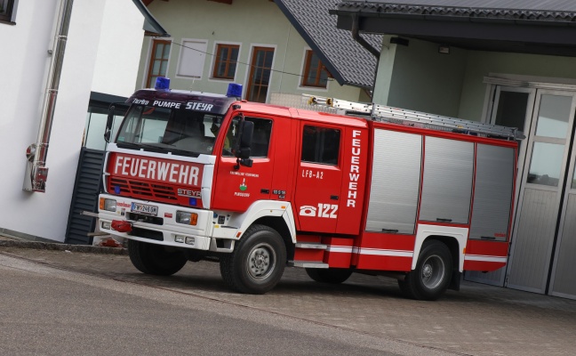 Vier Feuerwehren zu Personenrettung aus einem Schacht in Pinsdorf alarmiert