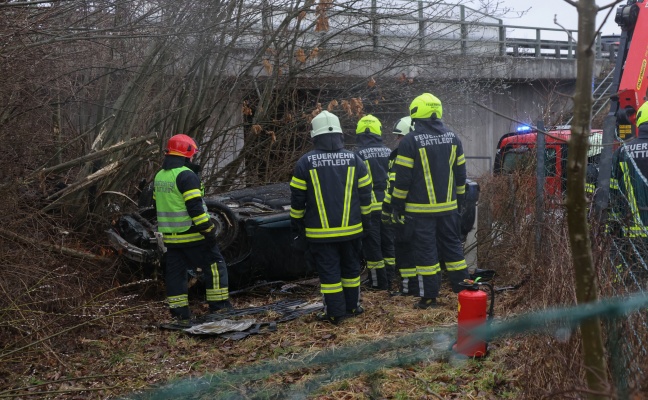 Autoüberschlag: Unfall auf Westautobahn bei Eggendorf im Traunkreis fordert eine verletzte Person