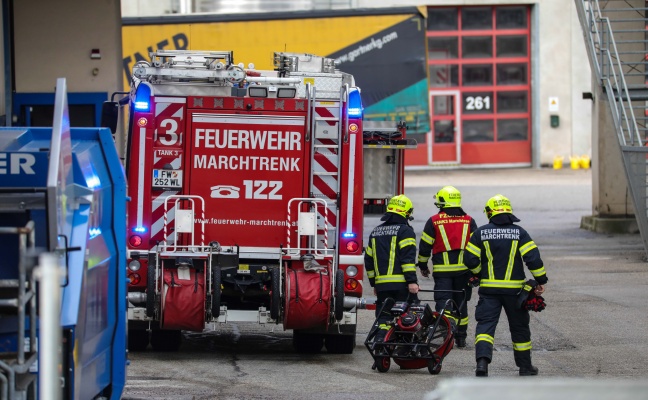 Rauchentwicklung in einer Halle eines Unternehmens in Marchtrenk sorgte für Einsatz der Feuerwehr