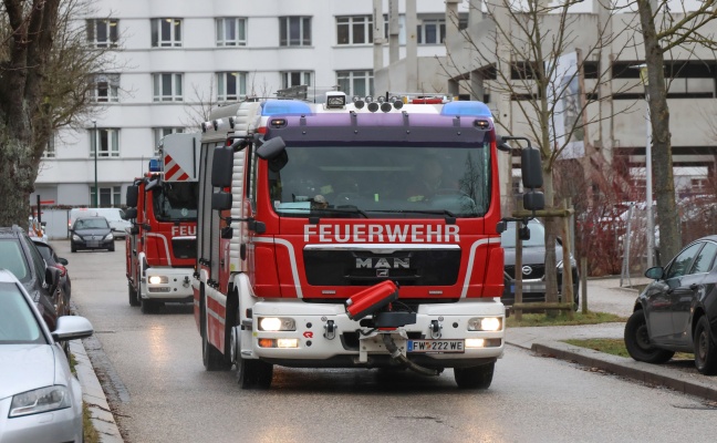 Einsatzkräfte zu Personenrettung auf Baustelle in Wels-Neustadt alarmiert