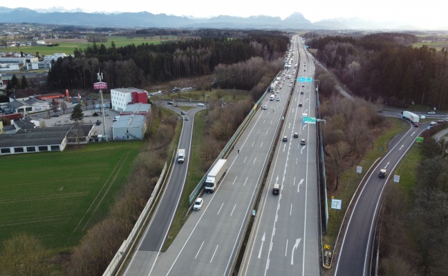 Kurzzeitige Totalsperre der Westautobahn bei Sattledt nach Verkehrsunfall