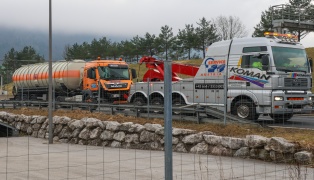 LKW-Auffahrunfall im Tunnel Kienberg auf der Pyhrnautobahn bei Micheldorf in Oberösterreich