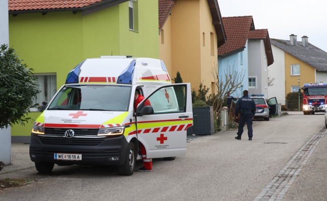 Angebranntes Kochgut sorgte für Einsatz von Feuerwehr und Rettung in einem Wohnhaus in Wels-Puchberg