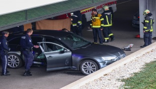 Unfall in Tiefgarage: Personenrettung und Reanimation eines Autolenkers in Wels-Waidhausen