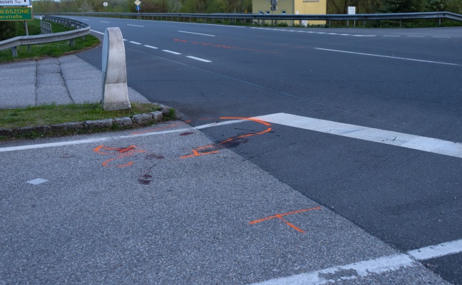 Tödlicher Unfall: Fußgängerin (86) auf Donaustraße in Luftenberg an der Donau von PKW erfasst