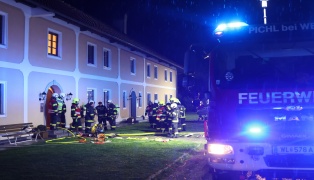 Vier Feuerwehren bei Brand einer Selche im Keller eines Vierkanters in Pichl bei Wels im Einsatz