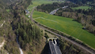 Kurze Sperre der Pyhrnautobahn nach Unfall im Tunnelbereich in Roßleithen
