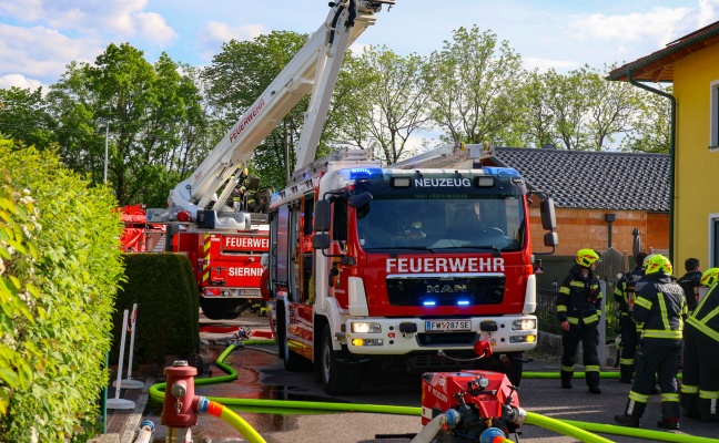 Vier Feuerwehren bei Zimmerbrand in einem Einfamilienhaus in Sierning im Einsatz