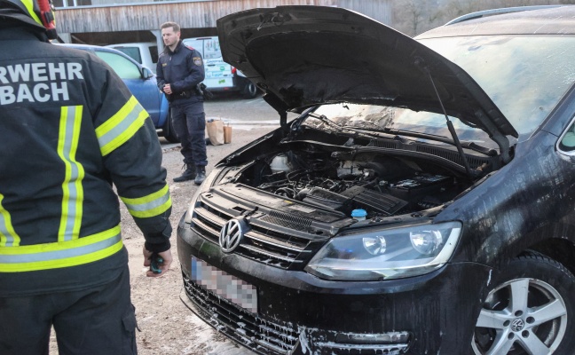 Brand im Motorraum eines PKW sorgte fr Einsatz der Feuerwehr in Lambach