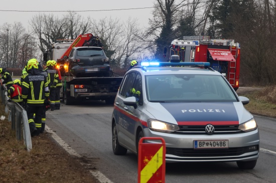 Verkehrsunfall: Autolenkerin bei Kronstorf auf Leitschiene aufgefahren