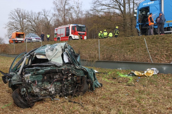 Tdlicher Frontalcrash: Autolenker auf Steyrer Strae bei Kronstorf tdlich verunglckt