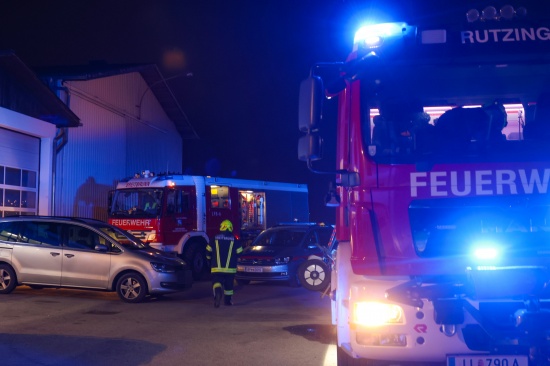 Drei Feuerwehren bei Rckbrand einer Heizungsanlage auf einem Bauernhof in Hrsching im Einsatz