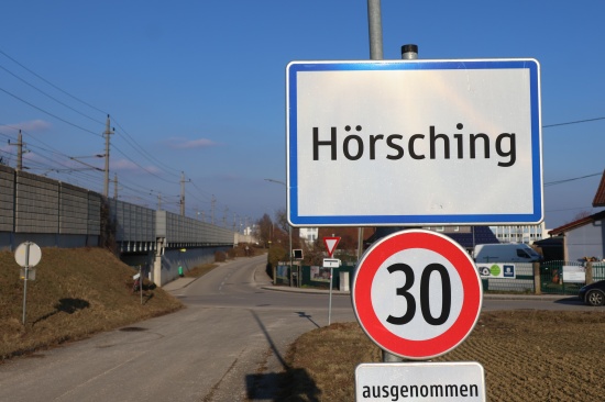 Zwei Feuerwehren bei Kleinbrand bei einem Unternehmen in Hrsching im Einsatz