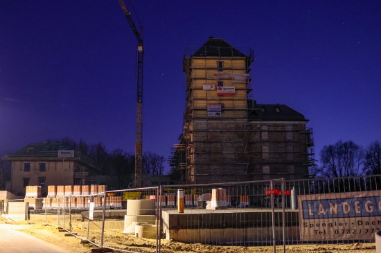 Absturz im Liftschacht: Zwei Arbeiter (29 und 51) auf einer Baustelle in Traun tdlich verletzt