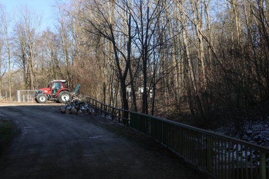 Schrfling am Attersee: Einsatzkrfte bei Personenrettung nach Forstunfall im Einsatz